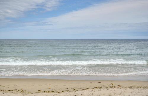 Rockport Maison | Rockport Cottage with Patio - Steps to Beach!