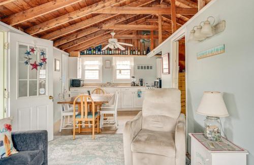 Rockport Maison | Rockport Cottage with Patio - Steps to Beach!