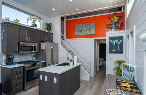 Parker Strip Maison | Rockstar, Deluxe River views at Roadrunner Resort