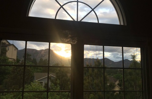 Briargate Appartement | Rocky Mountain Foothills Serenity