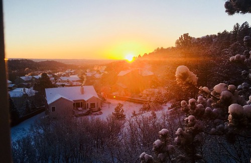 Briargate Appartement | Rocky Mountain Foothills Serenity