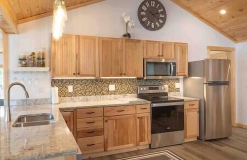 Hamilton Maison | Rocky Point #1, Lake Moraine Home #1 Near Colgate University