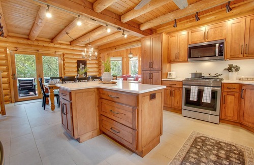 Wapwallopen Cabine | Rocky Top Cabin | Mtn Views w/ HOT TUB + Pool!