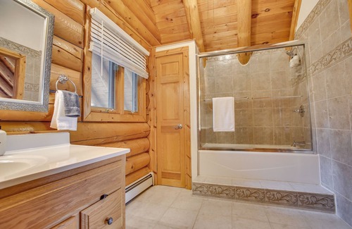 Wapwallopen Cabine | Rocky Top Cabin | Mtn Views w/ HOT TUB + Pool!