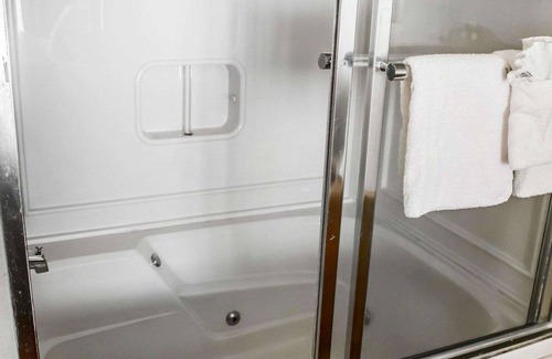 Huntington Station Hôtel | Rodeway Inn Huntington Station - Melville