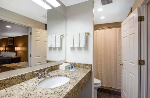 Lyons Hôtel | Rodeway Inn Lyons - La Grange