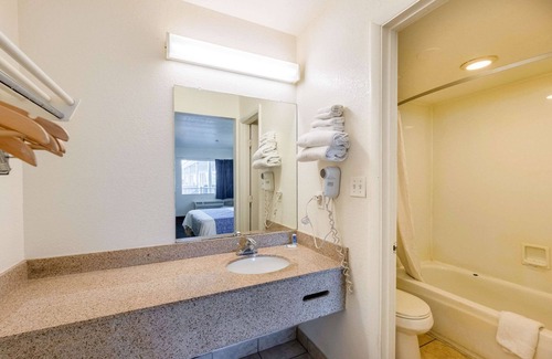 Metro North Corporate Park Hôtel | Rodeway Inn Phoenix North I-17