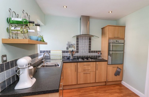 Boroughbridge Cottage | ROECLIFFE, pet friendly, with a garden in Boroughbridge