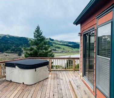 Gold Beach Maison | Rogue River Landing Resort Cabins