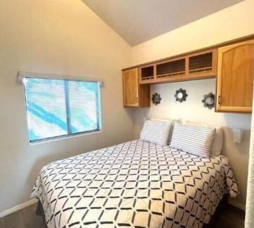 Gold Beach Maison | Rogue River Landing Resort Cabins