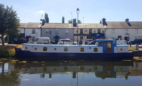 Sallins Location De Bateaux | Roisin Dubh Houseboat