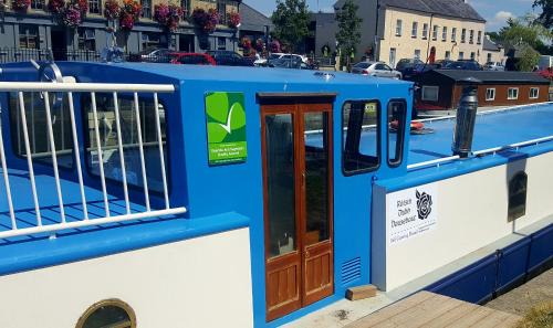 Sallins Location De Bateaux | Roisin Dubh Houseboat