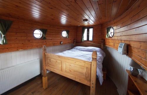 Sallins Location De Bateaux | Roisin Dubh Houseboat