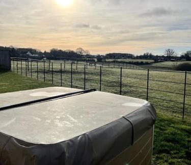 Woodfalls Maison | Rollestone New Forest (HOT TUB)