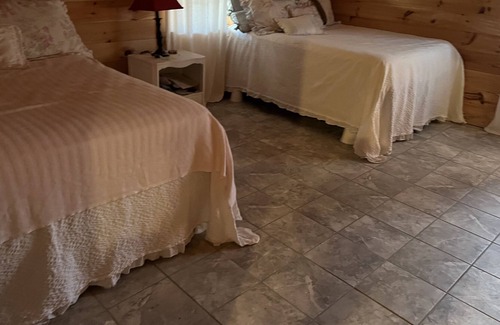 Faunsdale Cabine | Rolling Meadows Countryside Cabin, Pets Welcome!