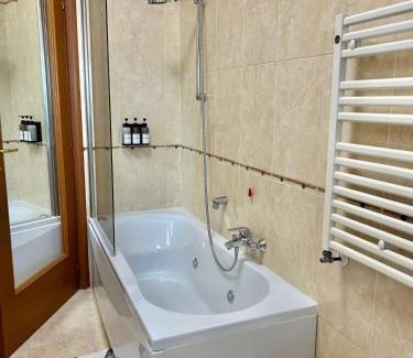 Torrino Appartement | Roma Eur con piscina stagionale esterna