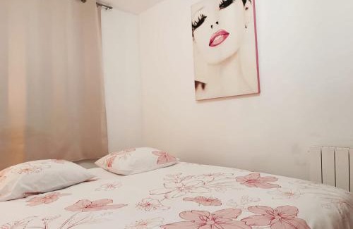 Petit-Palais-et-Cornemps Appartement | Romane et Rosé - Tarifs dégressifs