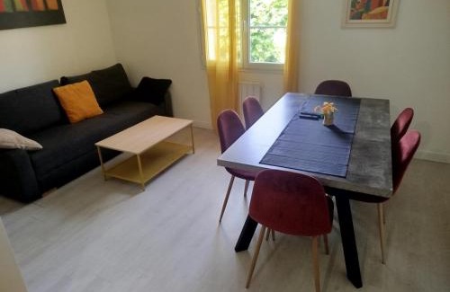 Petit-Palais-et-Cornemps Appartement | Romane et Rosé - Tarifs dégressifs