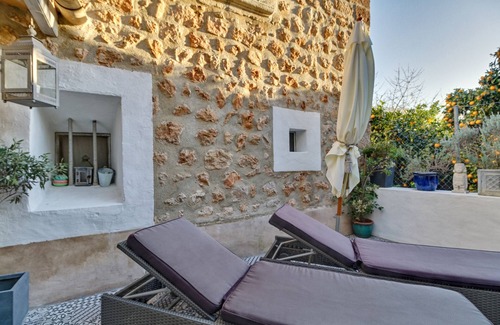 Fornalutx Appartement | Romantic 1 bed with private patio overlooking orange grove