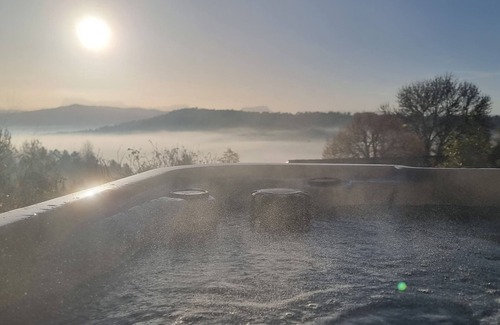 Etoile-sur-Rhone Maison | Escapade romantique 2* avec jacuzzi privé et vue imprenable