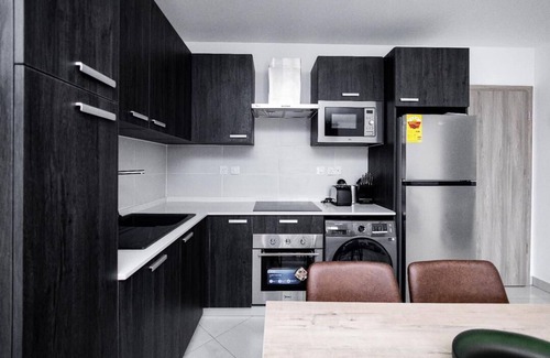 Roman Ridge Appartement | Romantic and very neat environment 5min drive from the airport.Rooftop pool