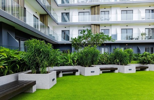 Roman Ridge Appartement | Romantic and very neat environment 5min drive from the airport.Rooftop pool