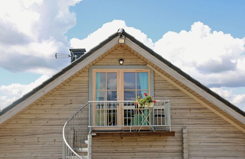 Gratiskes Appartement | Romantic apartment near lavender field and lake. 25 min from Vilnius.