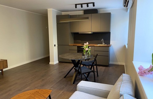 Mezaparks Appartement | Romantic apartment with wood burning stove located in green, quiet neighbourhood