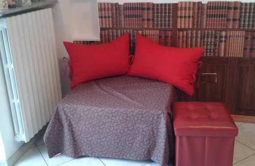 Venaria Reale Appartement | Romantic artistic studio apartment, with equipped kitchen, overlooking the palace. Breakfast incl
