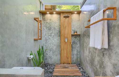 Sidemen Chalet De Ski | Romantic Barn with Mt. Agung Views
