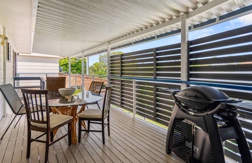 Sandy Beach Maison | Beachfront Getaway Couple Retreat surf, sand and relaxation