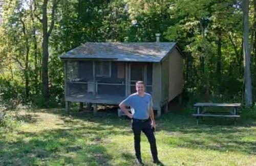 Kasbeer Cabine | Romantic - Cabin & Camping - on 175 Acre Farm