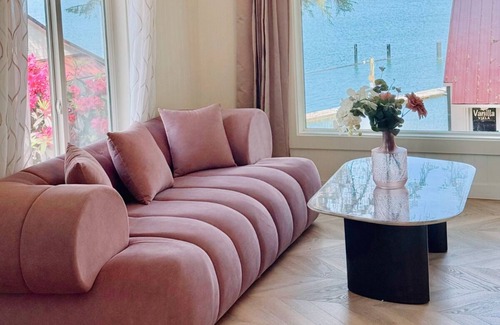 Westlake Cabine | Romantic Cabin on the Lake with a Waterfront View - Stay at the Lavender Loft
