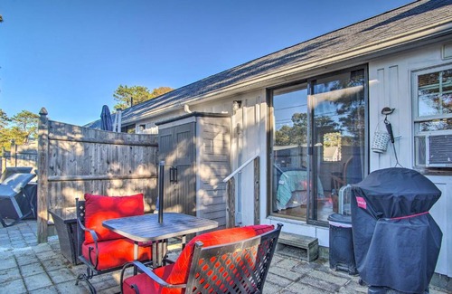 Dennis Port Appartement | Romantic Cape Cod Studio with Patio, Near Beaches