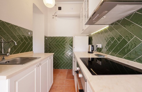 Sintra Chalet De Ski | Romantic Challet in Old Town Sintra With Views. Pets are Welcome!
