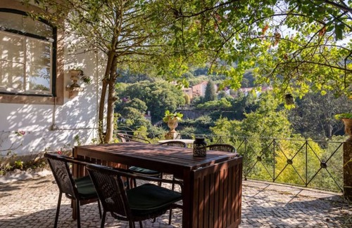 Sintra Chalet De Ski | Romantic Challet in Old Town Sintra With Views. Pets are Welcome!