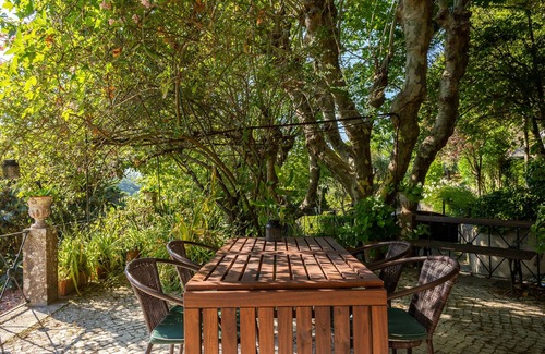 Sintra Chalet De Ski | Romantic Challet in Old Town Sintra With Views. Pets are Welcome!