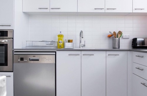 Bat Yam Appartement | Havre de vue romantique sur l'océan à pied de la plage. 7 min-Tel-Aviv Ctr, emplacement parfait