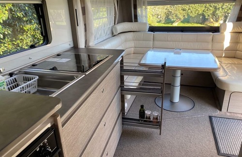 Longlands Maison | Romantic Cosy Comfortable Caravan - 5 minutes drive from Havelock North/Hastings