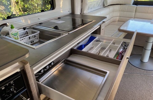 Longlands Maison | Romantic Cosy Comfortable Caravan - 5 minutes drive from Havelock North/Hastings