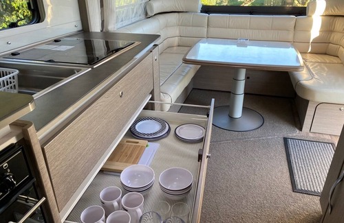 Longlands Maison | Romantic Cosy Comfortable Caravan - 5 minutes drive from Havelock North/Hastings