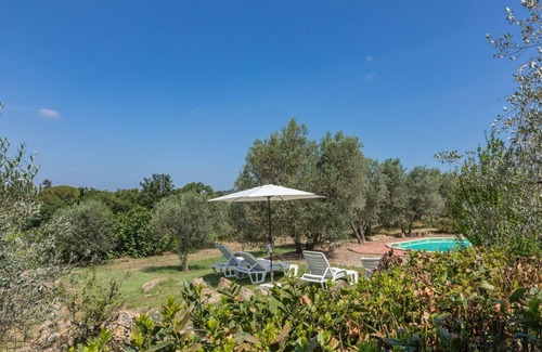 Pieve a Presciano Villa | Cottage romantique, 6 couchages, avec de grandes fenêtres donnant sur la campagne toscane. Jardin avec piscine p