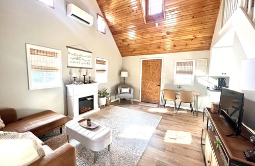 Wagontown Cottage | Cottage romantique, avec bain à remous extérieur, également un cadre magnifique pour un mariage!