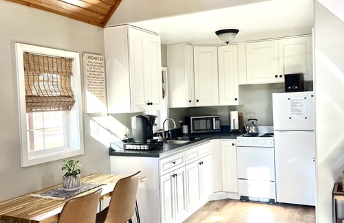Wagontown Cottage | Cottage romantique, avec bain à remous extérieur, également un cadre magnifique pour un mariage!