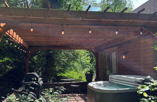 Wagontown Cottage | Cottage romantique, avec bain à remous extérieur, également un cadre magnifique pour un mariage!