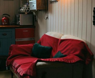 Llangadog Chalet De Ski | Romantic country cabin with log burner, spectacular views, spa hot tub - Brecon Beacons National Park