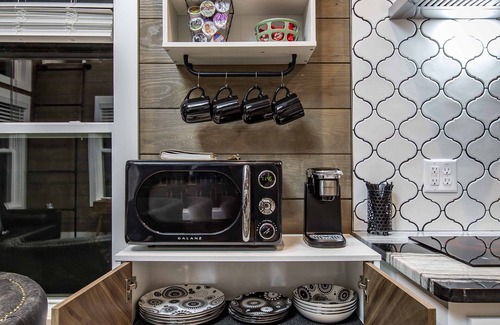 Lonoke Cabine | Romantic couples getaway in the treetops.