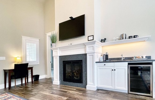 Reeders Chalet De Ski | Romantic Couples Suite in the Poconos