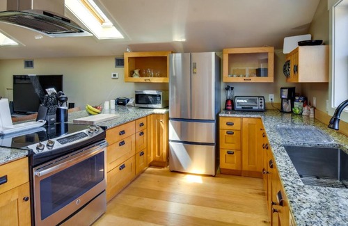 Central Appartement | Romantic, Cozy Loft with Yard, 5 Miles to Clemson