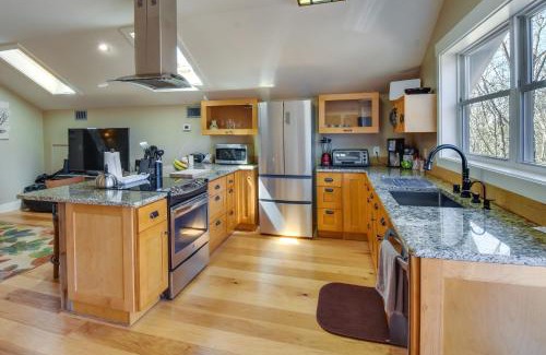 Central Appartement | Romantic, Cozy Loft with Yard, 5 Miles to Clemson